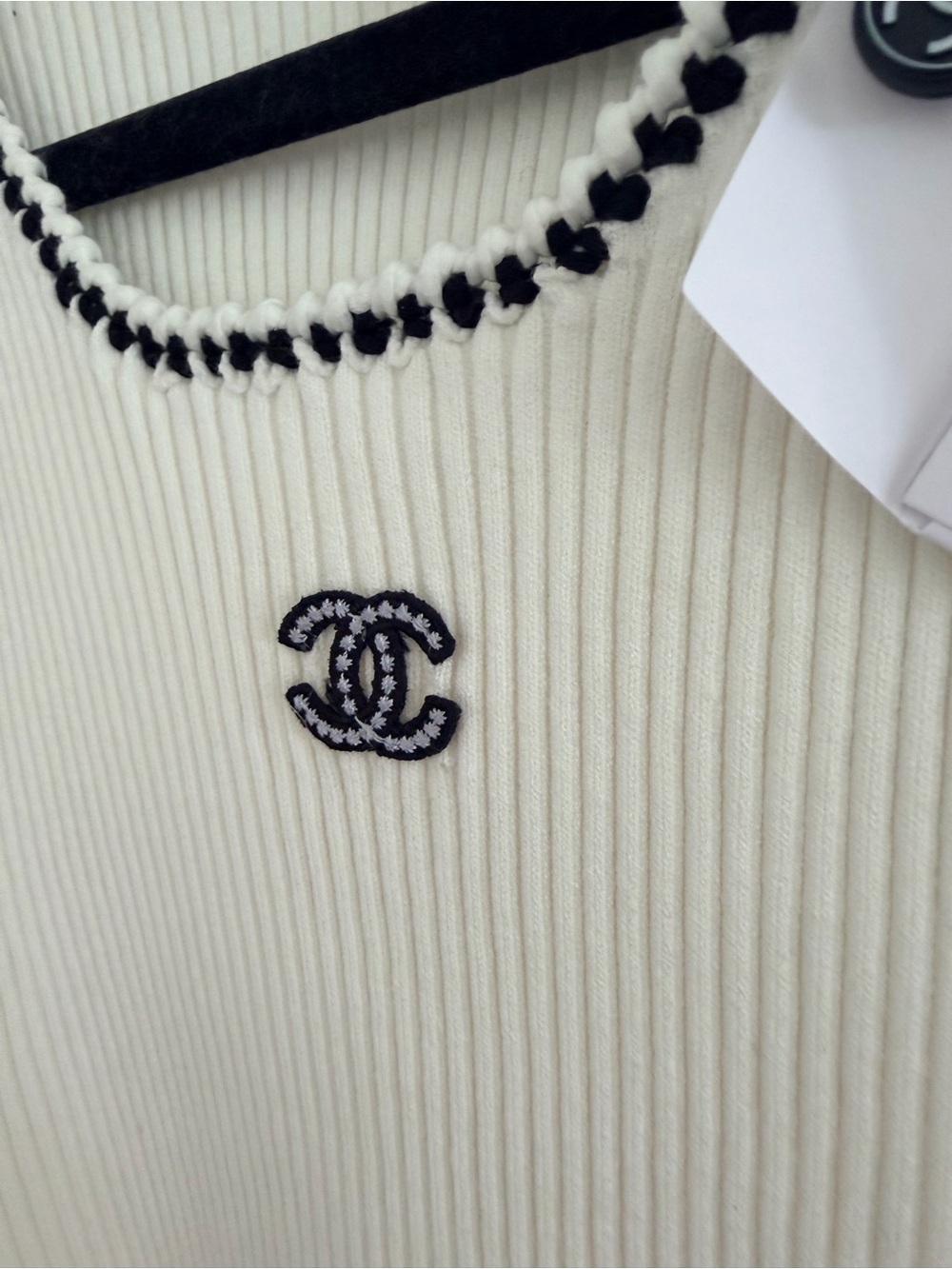 NWT White Ribbed Tank with Black knit Trim - Picture 9 of 10